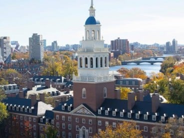 Harvard Gratiskan Biaya Kuliah untuk Keluarga Berpendapatan di Bawah Rp3,3 Miliar