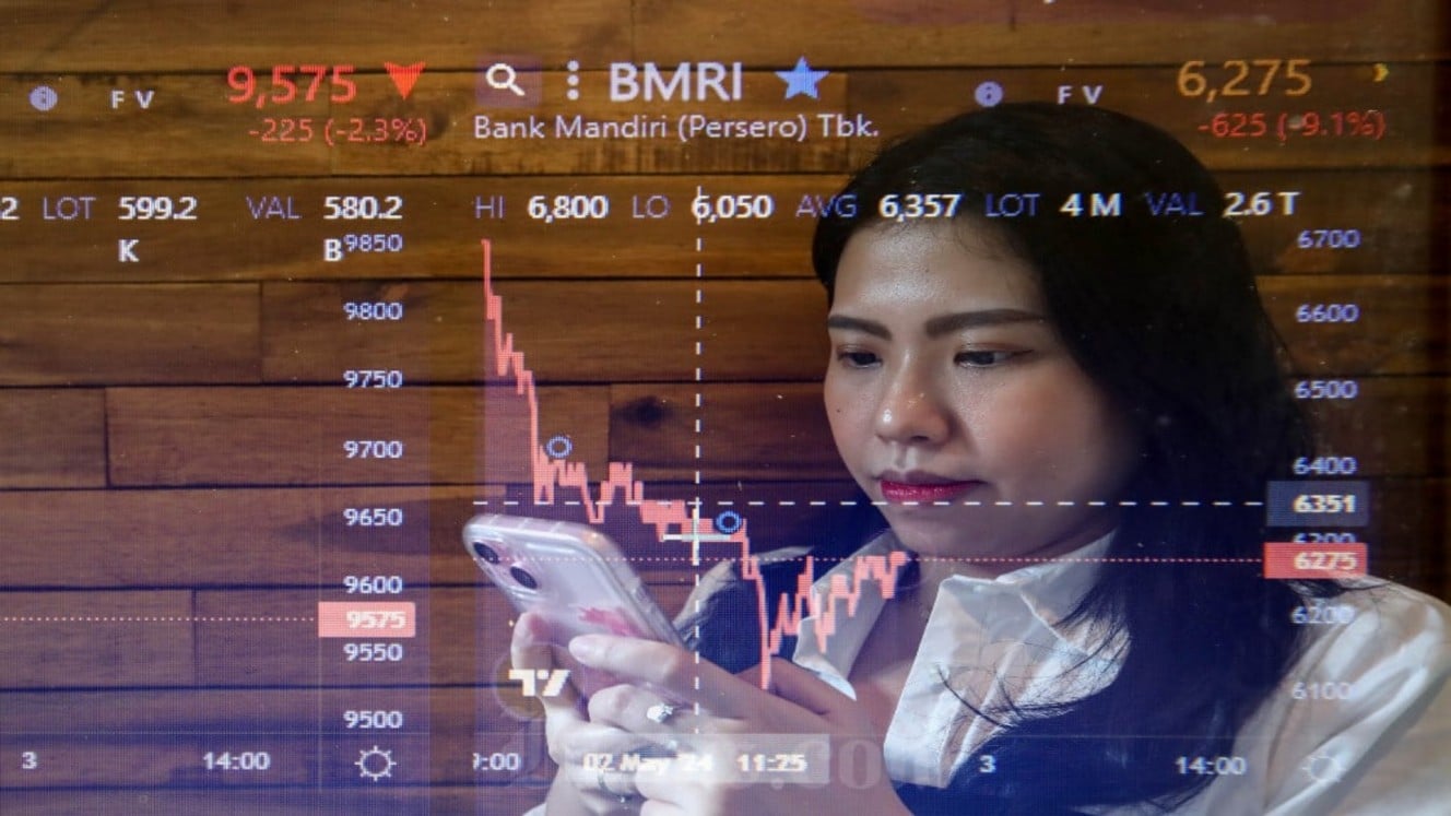 Investor mengamati pergerakan harga saham di Jakarta, Kamis (2/5/2024). Bisnis/Eusebio Chrysnamurti