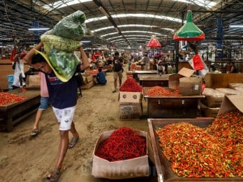 Harga Pangan Hari Ini (20/3): Cabai, Bawang Putih hingga Daging Naik