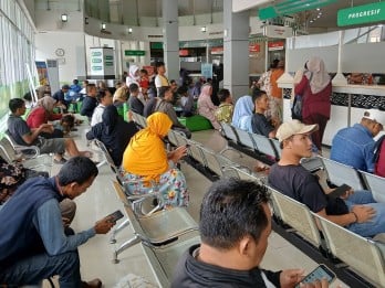 Ada Pemutihan, Warga Cirebon Ramai-ramai Bayar Pajak Kendaraan Bermotor