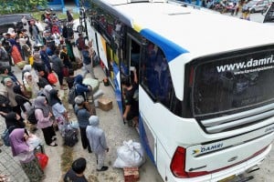 Terminal Baruga di Kendari Mulai Dipadati Warga Yang Memilih Mudik Lebaran Lebih Awal