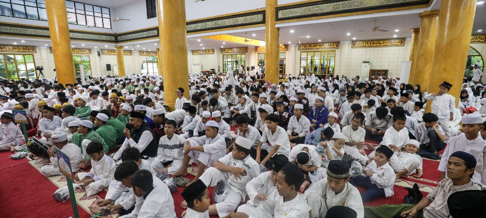 Kemensos Bersama REI DKI Berikan Santunan Bagi 1.000 Anak Yatim dan Dhuafa