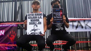 Demo Tolak Revisi Undang-Undang TNI di Depan Gedung DPR