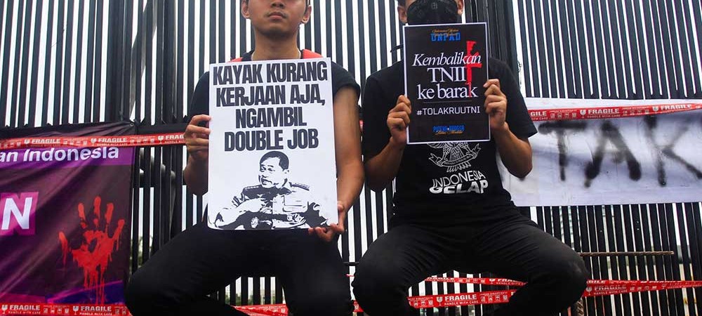 Demo Tolak Revisi Undang-Undang TNI di Depan Gedung DPR