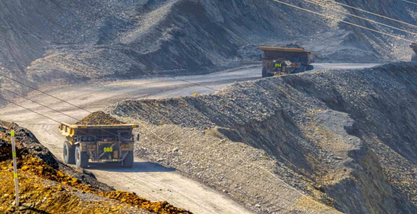 Adu Strategi Adaro Minerals (ADMR) dan Amman Mineral (AMMN) Menghijaukan Produk Tambang