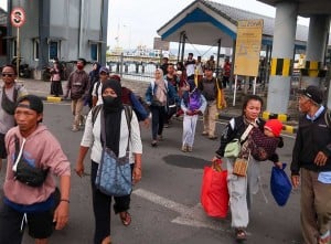 Suasana Mudik Awal di Pelabuhan Ketapang Banyuwangi