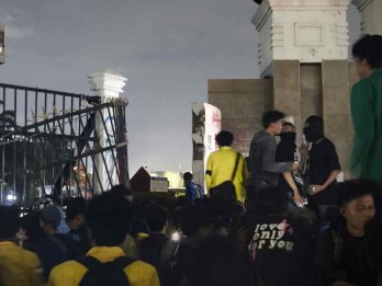 DPR Soroti Penanganan Aparat Saat Bubarkan Demonstran Tolak RUU TNI
