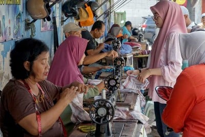 Permintaan Jasa Permak Celana atau Baju Jelang Lebaran Meningkat Hingga 75%