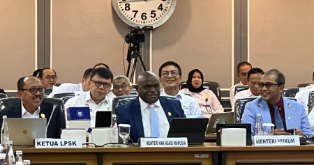 Menteri HAM Pigai Soroti Perlindungan Sipil Usai Penembakan Guru-Nakes oleh KKB