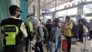 Pemudik Mulai Padati Stasiun Senen pada H-7 Lebaran 2025