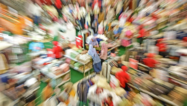 Pusat Perbelanjaan Diserbu Pengunjung Jelang Idul Fitri