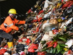 BRIN Kembangkan Teknologi Ubah Sampah Plastik Jadi BBM Solar