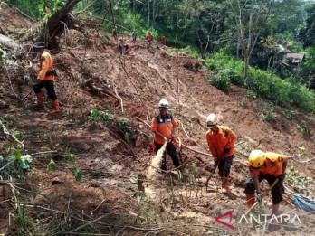 KLH Temukan Pelanggaran Lingkungan dari Wisata, Tambang dan Peternakan Sebabkan Banjir