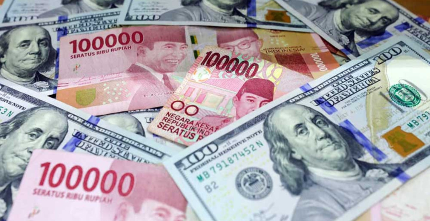 Greenback Bikin Rupiah Tersungkur jelang Lebaran, Bisa Rebound?