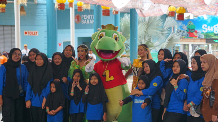 Saloka Theme Park Berbagi Kebahagiaan dengan Ratusan Anak Panti Asuhan