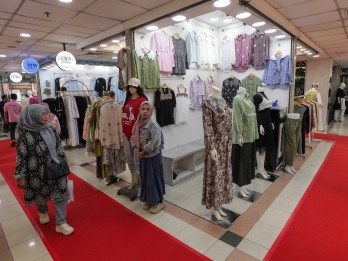 H-3 Lebaran, Pasar Tanah Abang Masih Dipadati Pengunjung