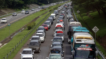 H-2 Lebaran 2025, Kendaraan Pemudik Masih Memadati Tol Cipali