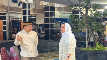 Menkeu Sri Mulyani Ikuti Salat Id di Kantor Pajak