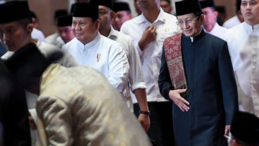 Presiden dan Wakil Presiden Salat di Masjid Istiqlal