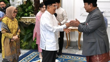 Momen Jusuf Kalla Hadiri Open House Lebaran di Istana