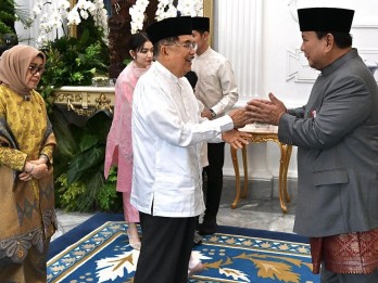 Momen Jusuf Kalla Hadiri Open House Lebaran di Istana