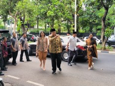 Intip Kemewahan Mercedes-Maybach S 560, Tunggangan Chairul Tanjung ke Rumah Megawati