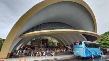 Ribuan Pengunjung Padati Kawasan TMII Hari Kedua Lebaran 2025