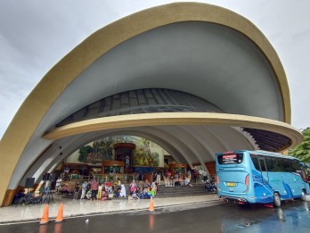 Ribuan Pengunjung Padati Kawasan TMII Hari Kedua Lebaran 2025