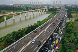 Lalin Padat, Tol Japek Kembali Berlakukan Contraflow Arah Cikampek