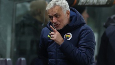 Fenerbahce Kalah, Mourinho Viral Gara-gara Remas Hidung Pelatih Lawan