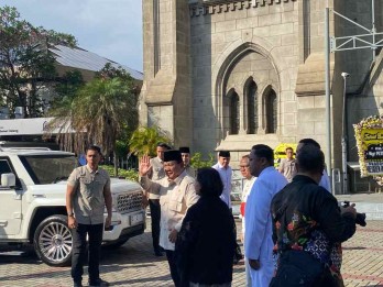 Prabowo Melayat Emeritus Petrus Turang di Gereja Katedral