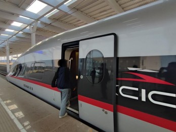 KCIC: 180.000 Tiket Kereta Cepat Whoosh Terjual di Libur Lebaran 2025