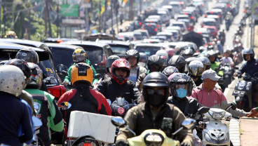 Jalur Wisata Puncak Padat Merayap