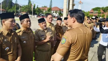 Usai Ditegur, Bupati Indramayu Lucky Hakim Langsung Hadiri Apel Perdana