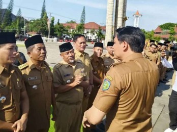 Usai Ditegur, Bupati Indramayu Lucky Hakim Langsung Hadiri Apel Perdana