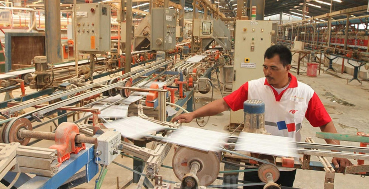 Suntikan Tenaga Cuan Arwana Citramulia (ARNA) Saat Ekonomi Bergejolak