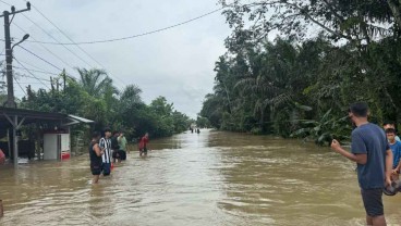 Banjir di Tungkal Jaya, Kendaraan Macet Menumpuk hingga Sebabkan Macet 20 KM