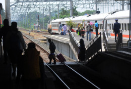 KAI Tutup Perlintasan Sebidang Gresik, Imbas Truk Kayu Tabrak KA Jenggala