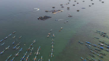 Nelayan Keramba Jaring Apung di Pangandaran