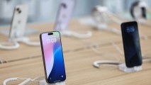 Apple Alihkan Produksi iPhone Rp369 Triliun dari China ke India