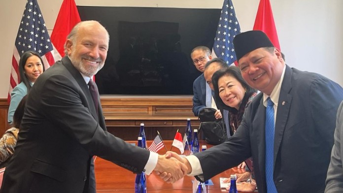 Pejabat AS Sambut Tawaran Negosiasi Tarif Trump dari Airlangga Cs