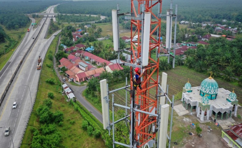 XLSmart vs Telkomsel vs Indosat: Jumlah BTS, Spektrum, dan Keunggulan 2025