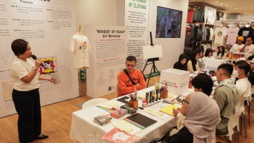 Uniqlo Gelar Workshop Melukis Buket Perdamaian