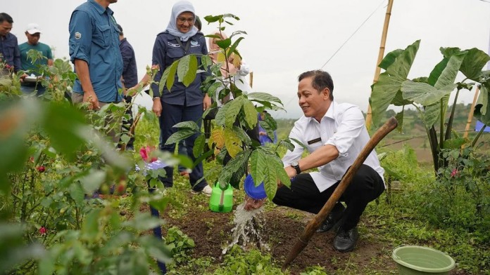 Dorong Konservasi Sumber Daya Air, Produsen AMDK Terapkan Pembayaran Jasa Lingkungan