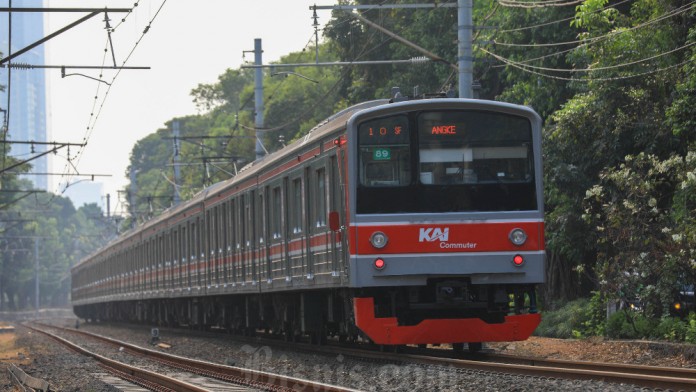 KAI Commuter Kedatangan 1 Trainset KRL Baru Buatan INKA