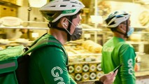 Gofood Digemari Gen X, GrabFood Pilihan Generasi Milenial Maret 2025