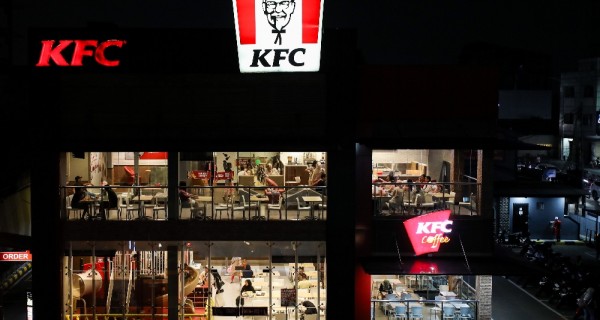 KFC (FAST) Kurangi 2.883 Karyawan Sepanjang 2024, Rugi Membengkak
