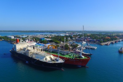 Indonesia Mulls Quadrupling Oil and Gas Imports from US Amid Tariff Talks
