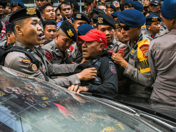 Sidang Hasto Diwarnai Keributan