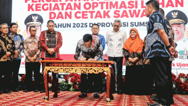 Dukung Swasembada Pangan, Bupati Muba Tandatangani Kontrak SID 2025